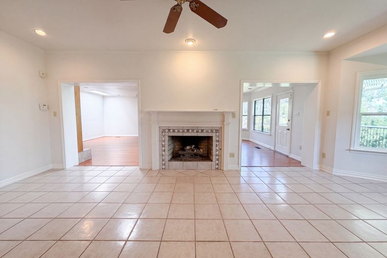 Photo 3 of 23 of 7632 Westwind Dr, Fort Worth, TX
