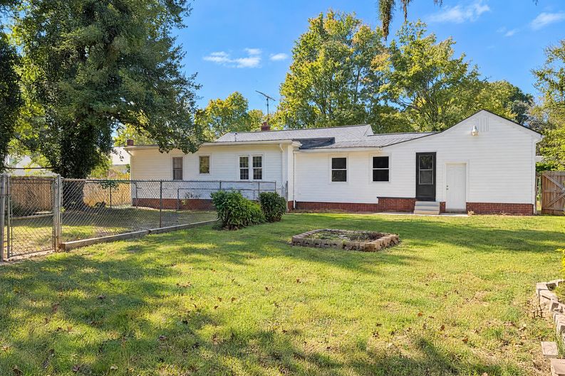 Photo 5 of 18 of 1208 Terrell Dr, High Point, NC
