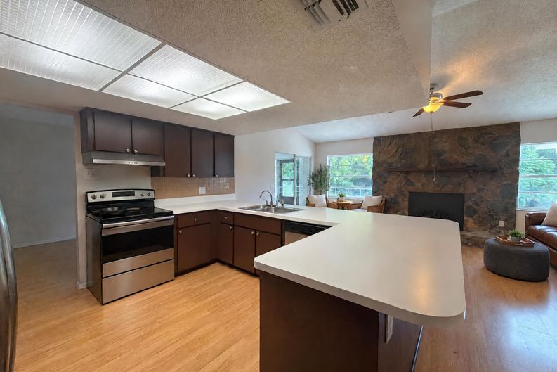 Photo 8 of 32 of 12054 Joe Herrmann Dr, San Antonio, FL