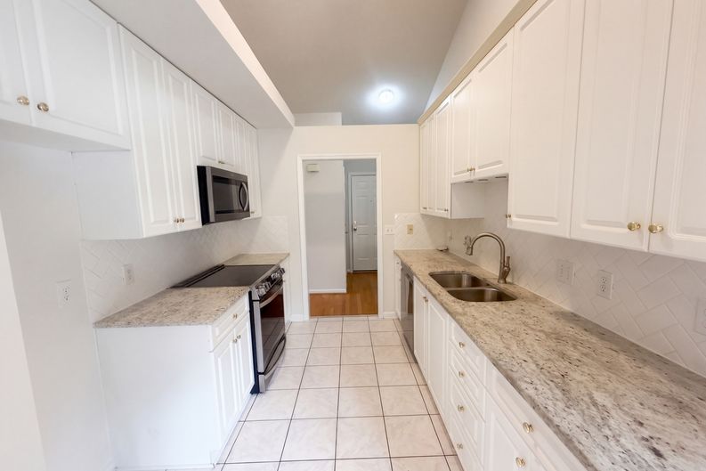 Photo 6 of 36 of 906 Lunar Dr, Archdale, NC