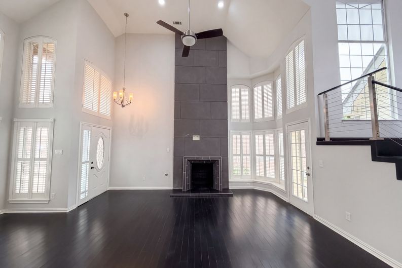 Photo 7 of 27 of 7707 Windmere Ct, Irving, TX