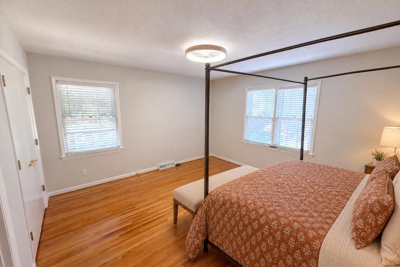 Photo 18 of 41 of 1030 McLaughlin Dr, Charlotte, NC