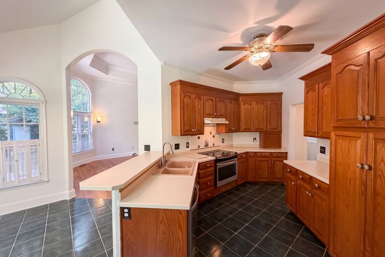 Photo 7 of 24 of 5406 Club View Dr, Concord, NC