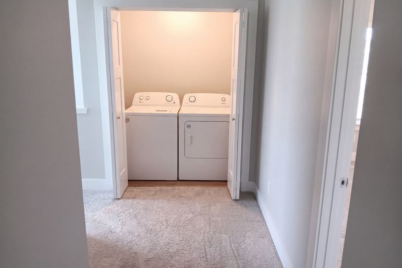 Photo 19 of 24 of 15215 Deerview Dr, Urbandale, IA