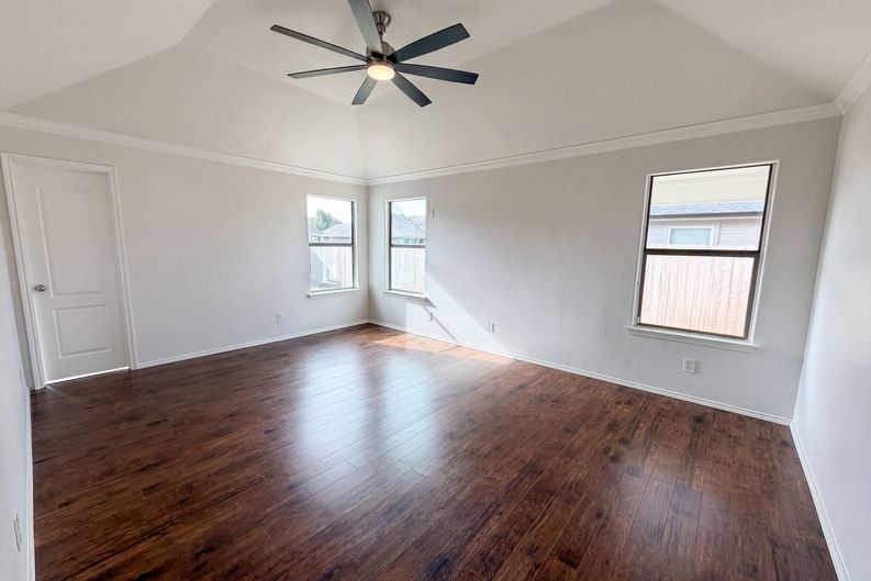 Photo 4 of 17 of 1618 Hillside Dr, Waxahachie, TX