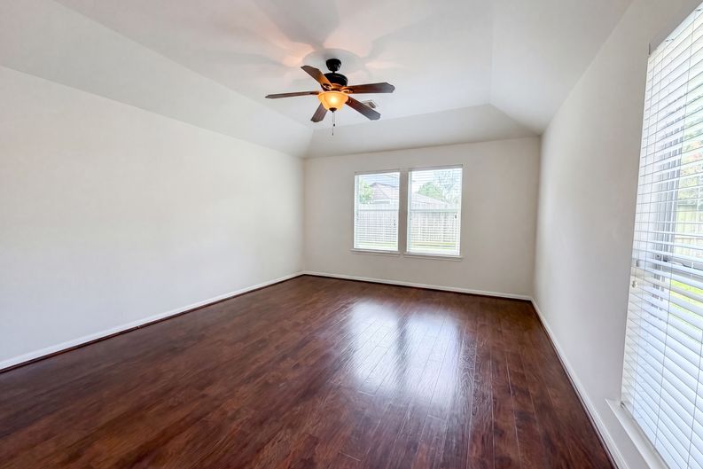 Photo 4 of 20 of 6843 Tammany Manor Ln, Spring, TX