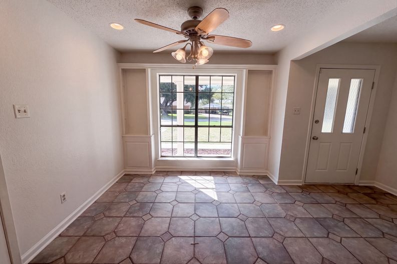 Photo 9 of 22 of 203 Frost Creek Ave, Groesbeck, TX