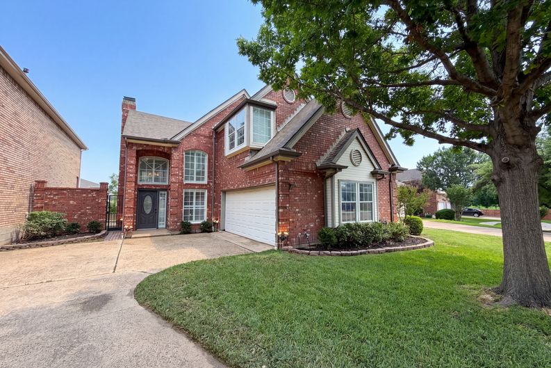 Photo 23 of 27 of 7707 Windmere Ct, Irving, TX