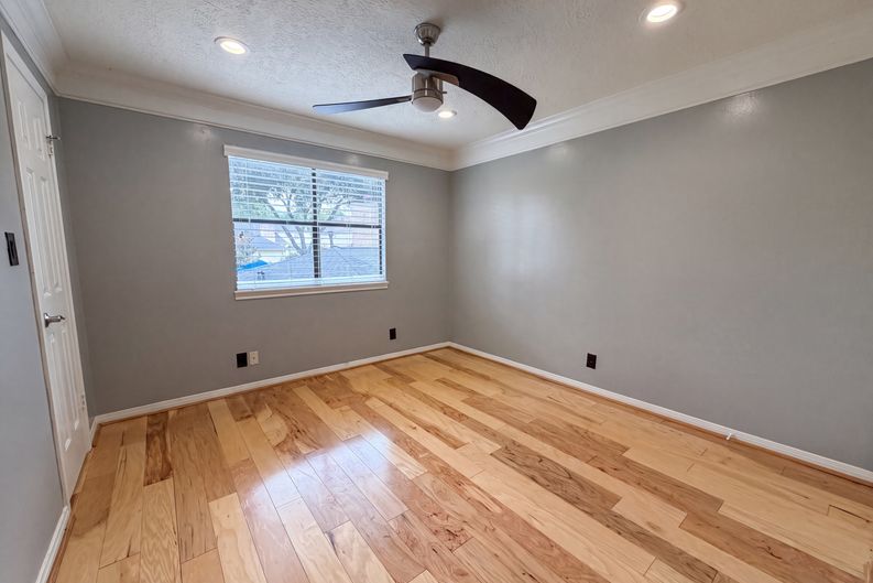 Photo 18 of 27 of 6127 Willowcrest Ct, Spring, TX