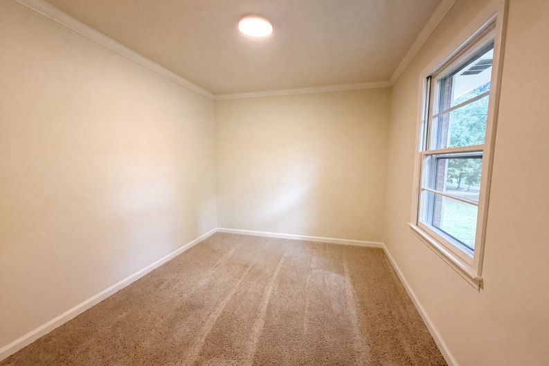 Photo 9 of 16 of 1077 Allendale Cir, Rock Hill, SC