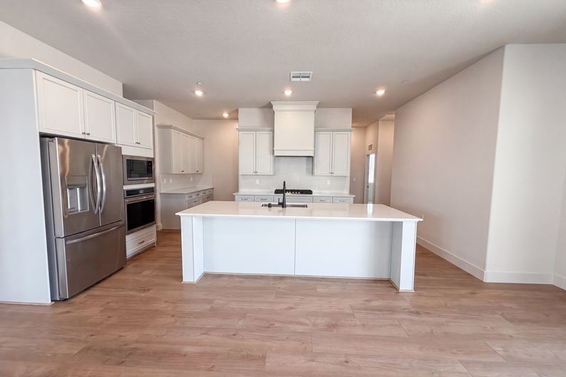 Photo 7 of 17 of 2246 N Marion Ave, Clovis, CA