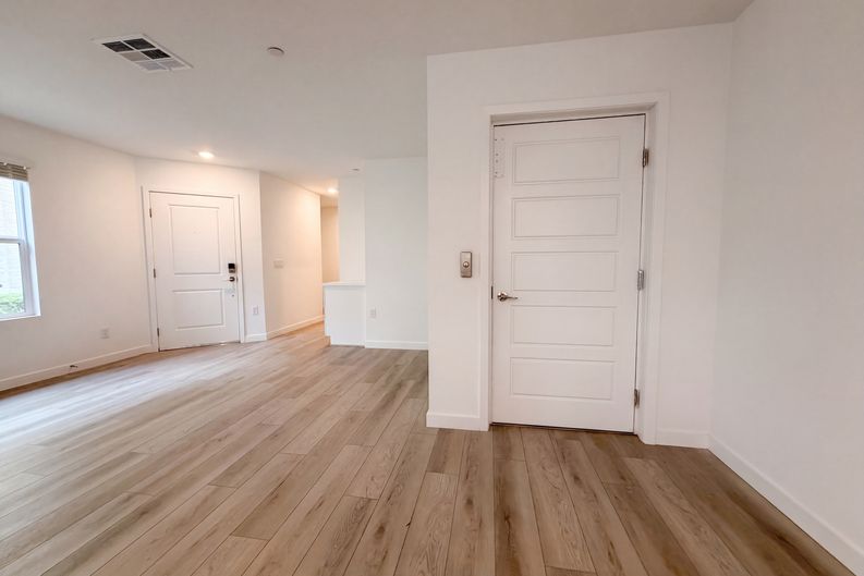 Photo 7 of 18 of 539 Bellum Dr, Henderson, NV