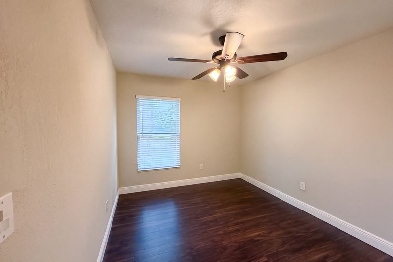 Photo 14 of 26 of 881 Vicksburg St, Deltona, FL