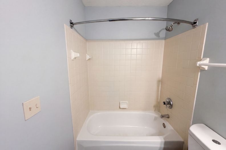 Photo 9 of 29 of 4976 Vicksburg Ln, Hilliard, OH