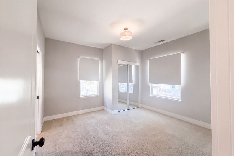 Photo 4 of 41 of 3210 San Jose Way, Sacramento, CA