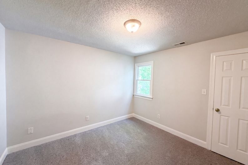 Photo 10 of 18 of 624 Van Thomas Dr, Raleigh, NC