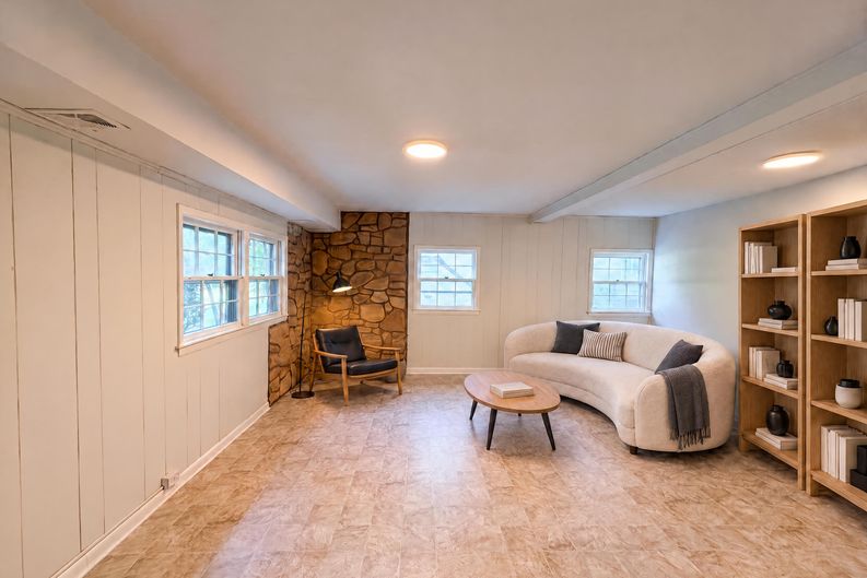 Photo 12 of 22 of 917 Hillview Dr, Cary, NC