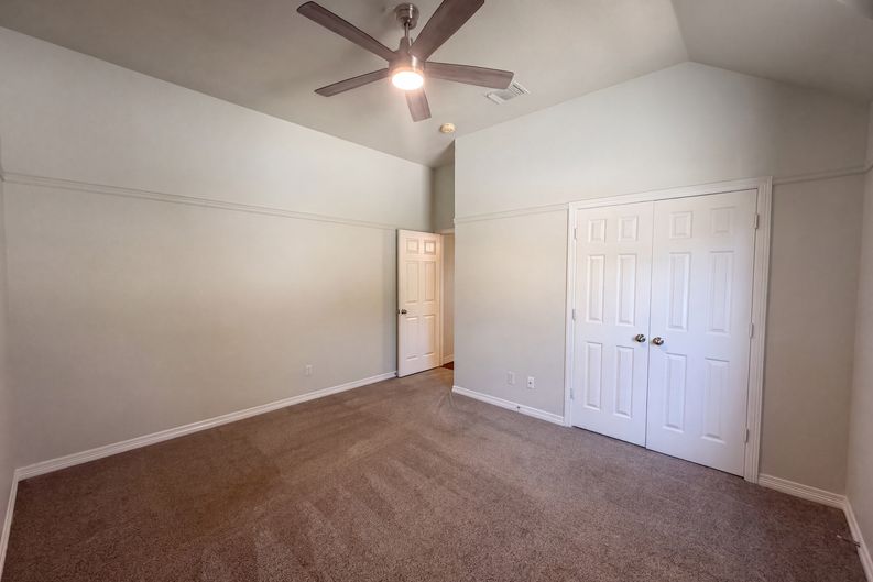 Photo 18 of 30 of 6 Cimarron Ct, Roanoke, TX