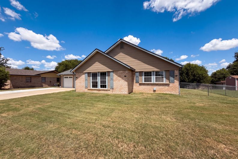 Photo 14 of 16 of 2803 Persimmon Dr, Killeen, TX