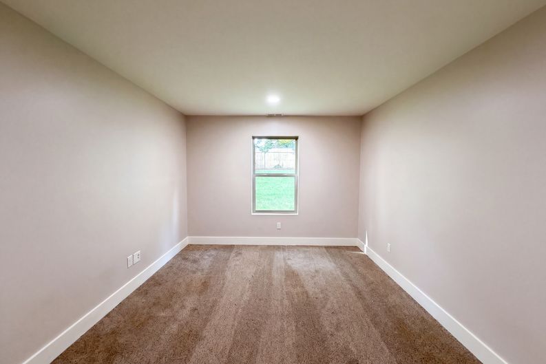 Photo 8 of 29 of 354 Fairway Dr, Dandridge, TN