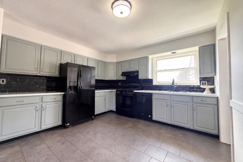 Photo 9 of 28 of 10820 Jackson St, Van Buren Township, MI
