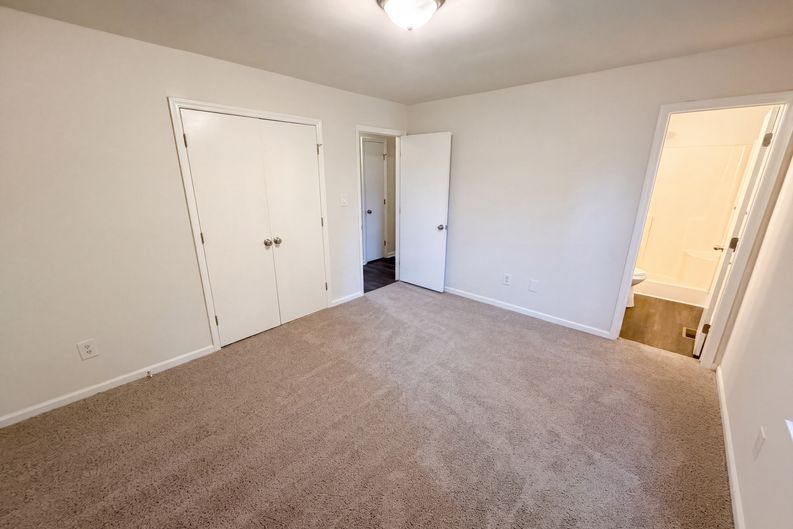 Photo 4 of 28 of 6409 Tivoli Ct, Charlotte, NC