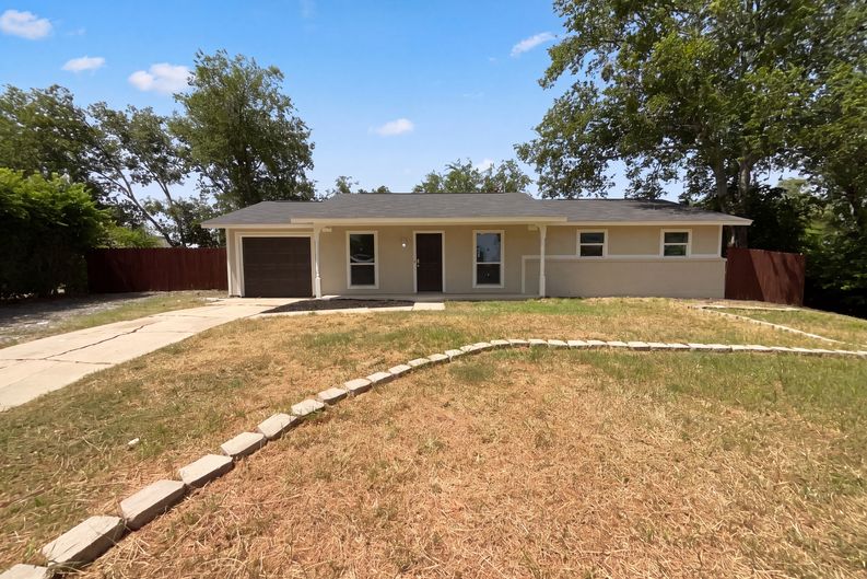 Photo 16 of 18 of 7303 Havenbrook Dr, San Antonio, TX
