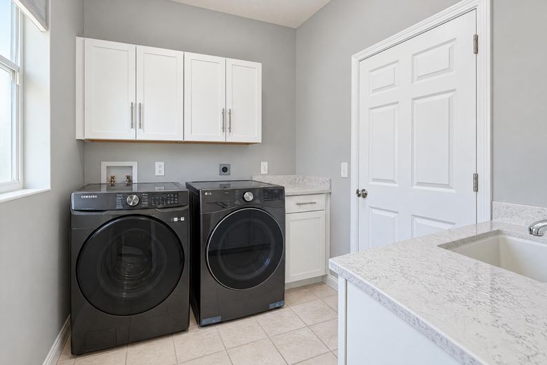 Photo 16 of 23 of 4897 Arena Ct, Liberty Twp, OH