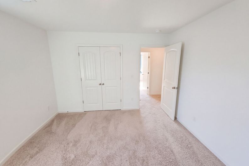Photo 11 of 24 of 1105 Merion Dr, Calera, AL