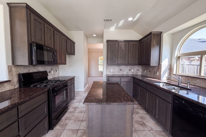 Photo 6 of 21 of 204 Janice Ct, Glenn Heights, TX