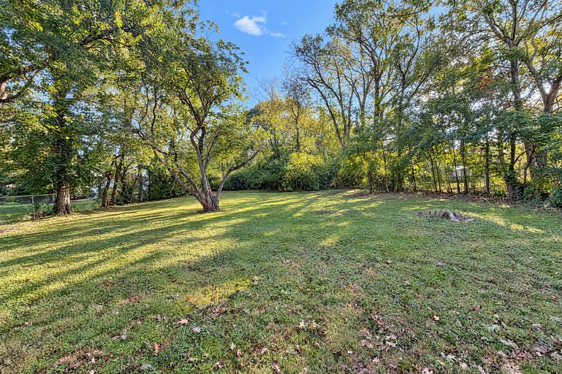 Photo 14 of 17 of 5825 Hadley St, Mission, KS