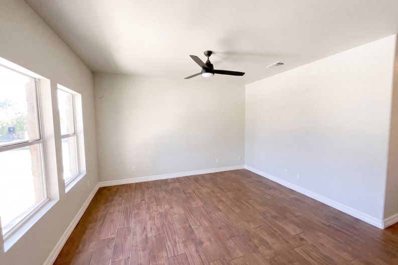 Photo 3 of 18 of 102 Bowdoin St, San Antonio, TX