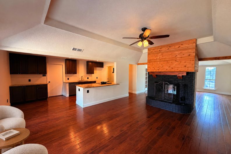 Photo 6 of 19 of 512 W Jefferson St, Wylie, TX