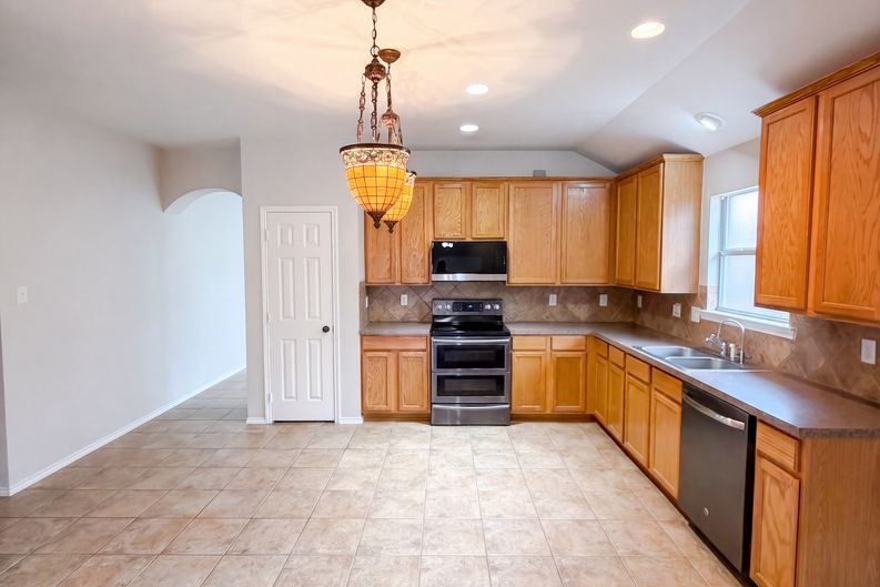 Photo 4 of 14 of 14609 Little Anne Dr, Little Elm, TX