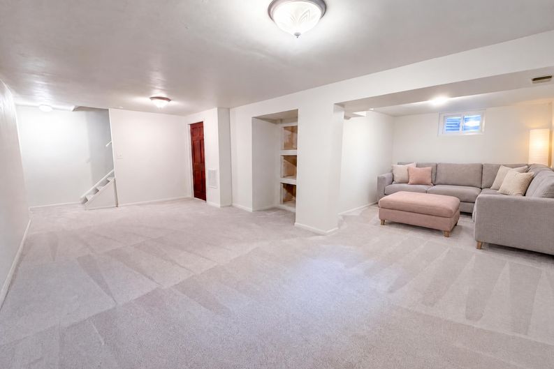 Photo 18 of 43 of 7447 S Ames Ct, Littleton, CO