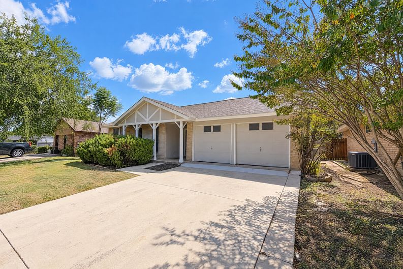 Photo 15 of 17 of 414 Jeanette Dr, Converse, TX