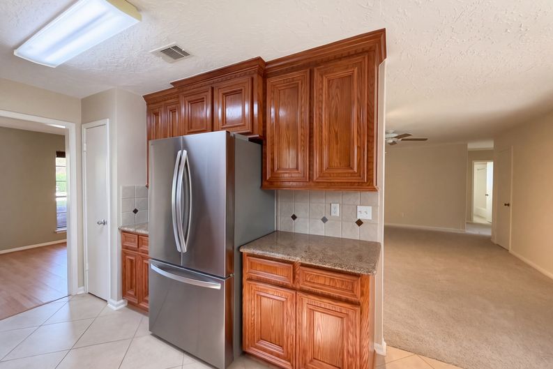Photo 9 of 29 of 11819 Amblewood Dr, Meadows Place, TX