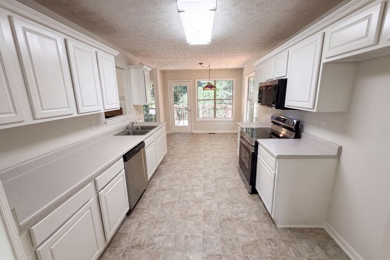 Photo 16 of 56 of 7830 Mosswood Ln, Gainesville, GA