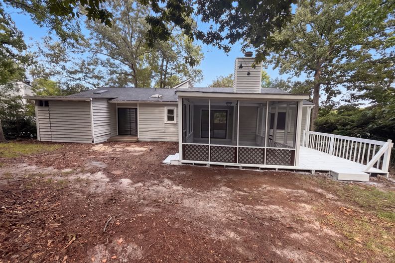 Photo 5 of 28 of 108 W Lake Dr, Lexington, SC