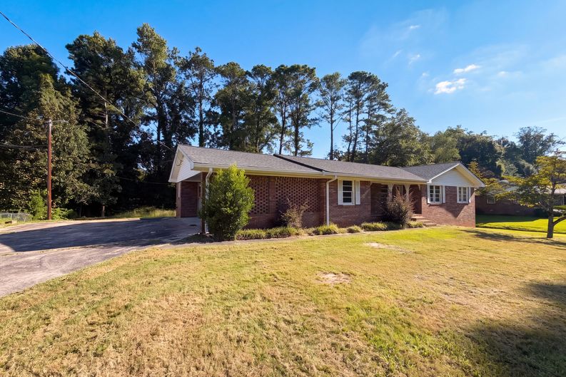 Photo 26 of 34 of 3091 Beechwood Dr, Lithia Springs, GA