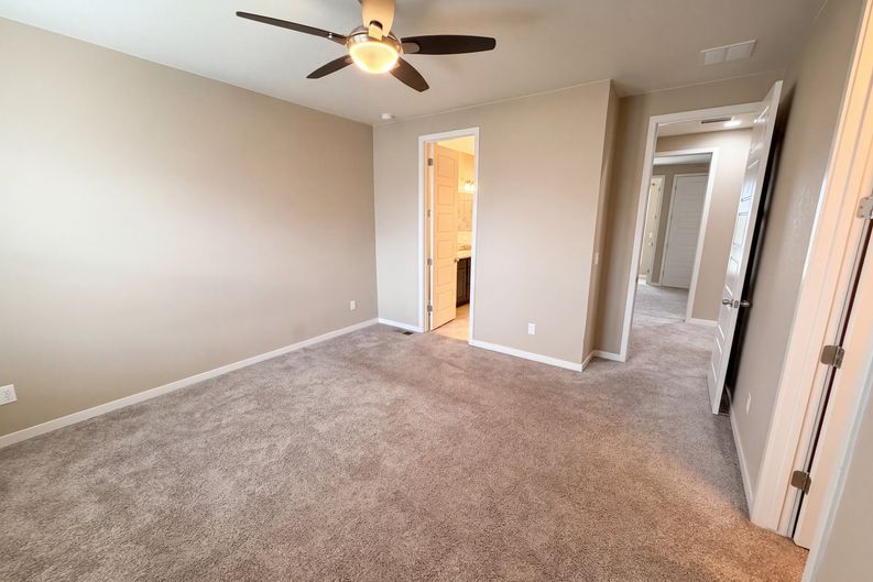 Photo 9 of 20 of 15738 E Broncos Pl, Englewood, CO
