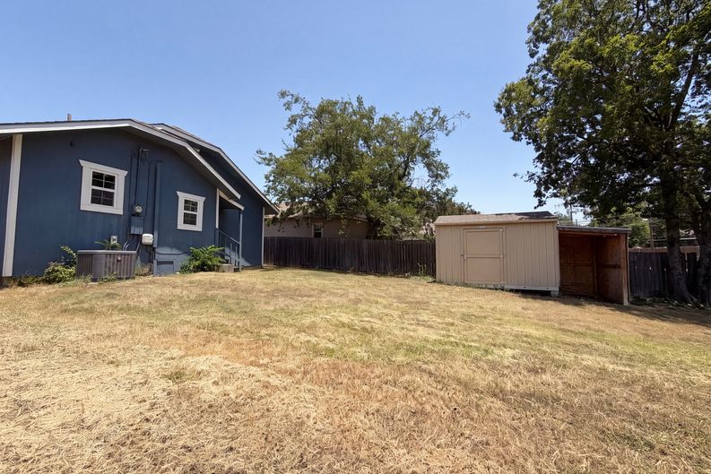 Photo 16 of 17 of 2832 Avenue I, Fort Worth, TX