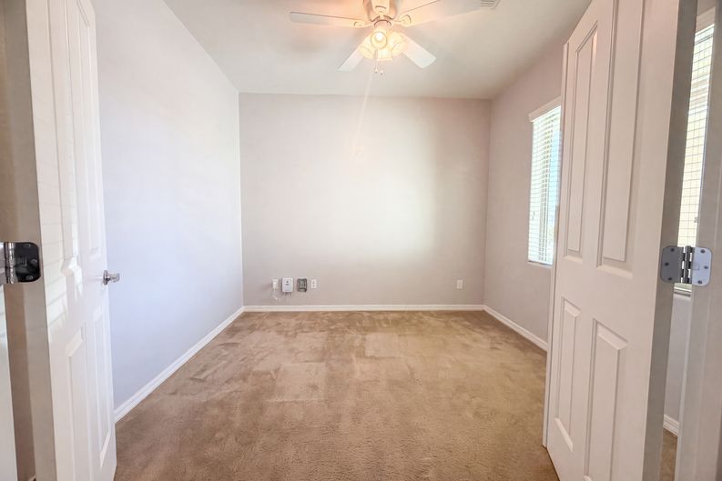 Photo 10 of 18 of 875 W Ayrshire Trl, San Tan Valley, AZ