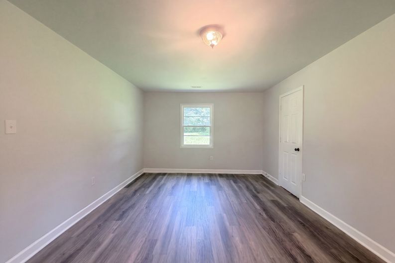Photo 4 of 16 of 131 Highland Point Ave, Harmony, NC