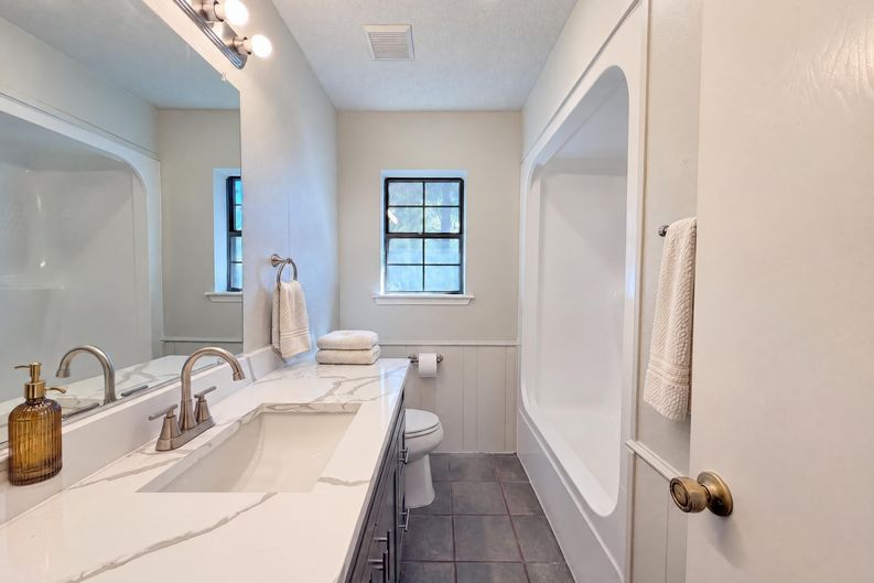 Photo 20 of 28 of 15830 Hilltop Dr, Kemp, TX