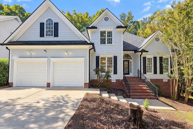 Photo 1 of 29 of 2916 Woodslope Dr, Raleigh, NC