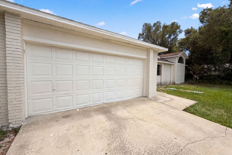 Photo 15 of 18 of 3143 Boxelder St, Deltona, FL