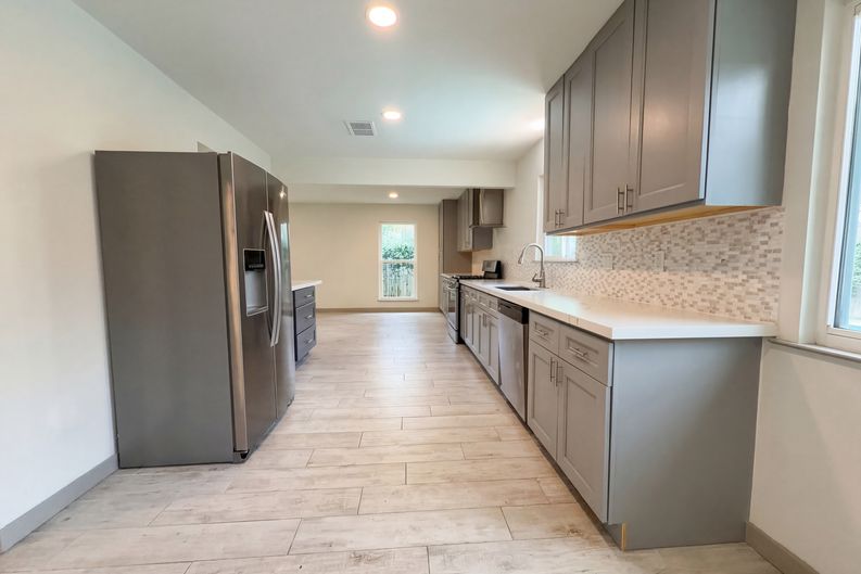 Photo 8 of 19 of 10726 Sugar Hill Dr, Houston, TX