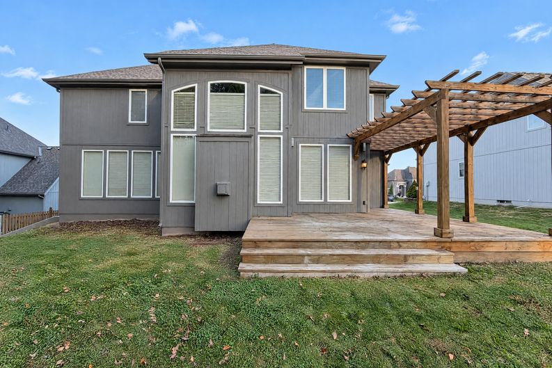 Photo 27 of 34 of 4509 NE Ridgeline Cir, Lees Summit, MO