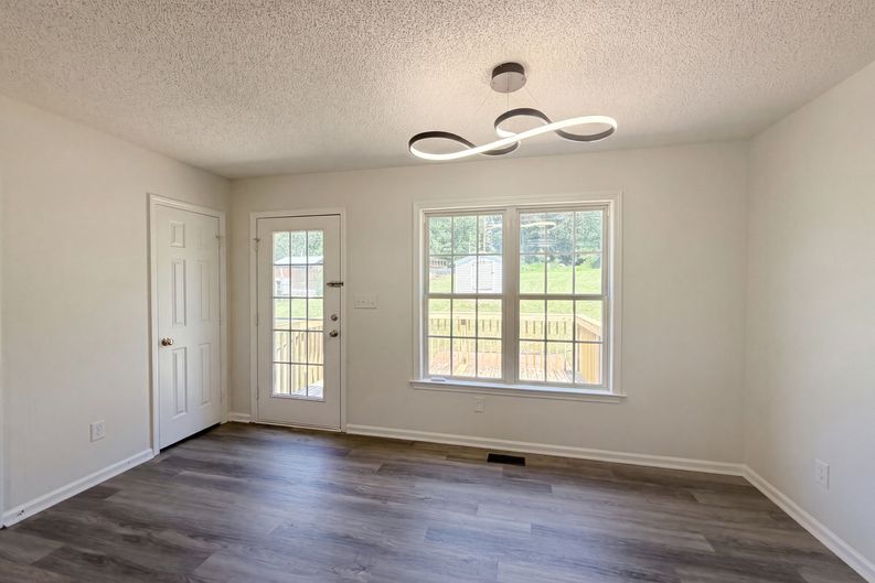 Photo 3 of 16 of 1011 Meagan Ct, Bessemer City, NC